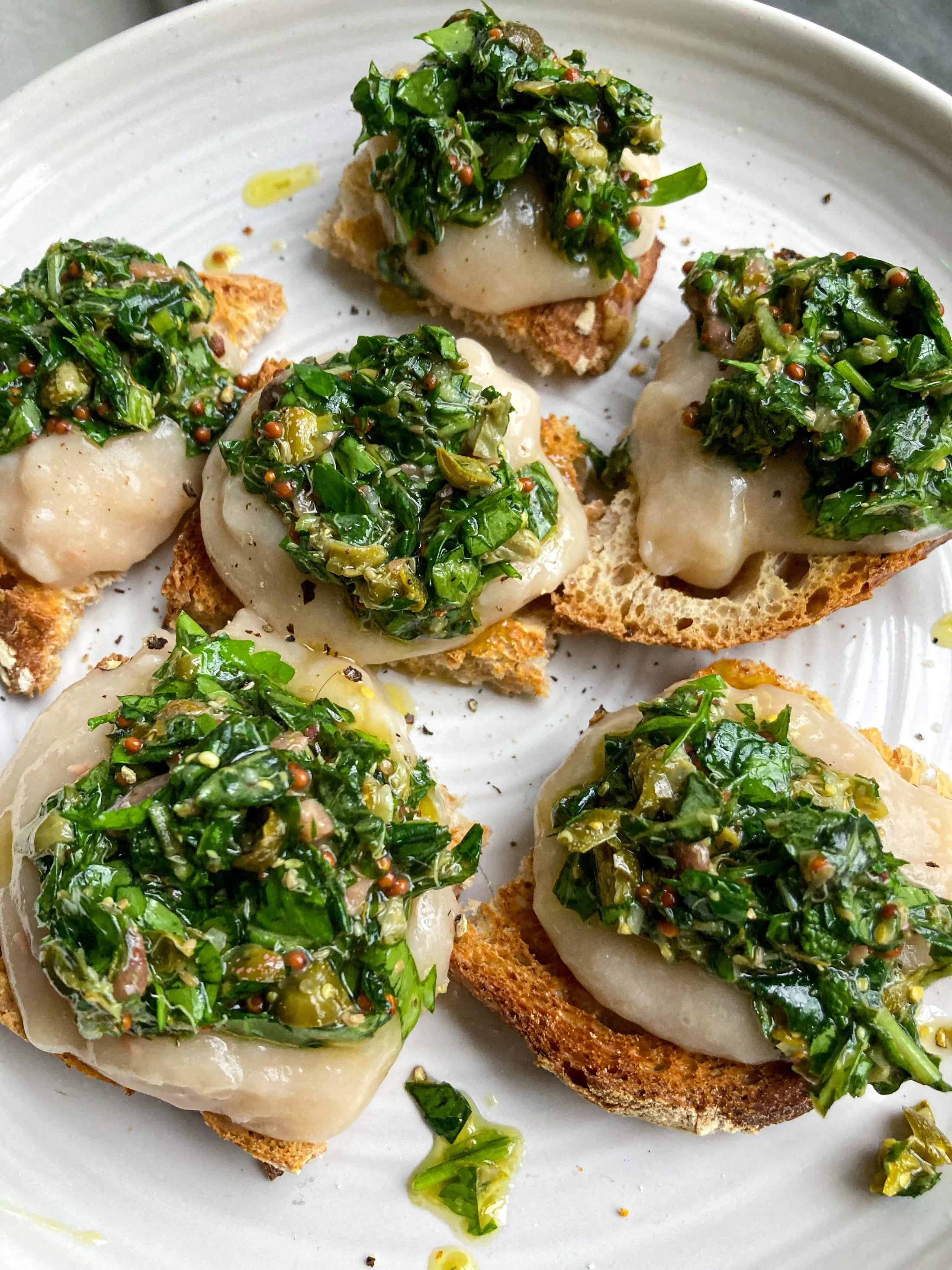 beans_recipe_crostini_blinis_appetiser_white_beans_cannellini_haricot_butter_beans_salsa_verde_festive_food_christmas_uk_boldbeanco_canape_party_food