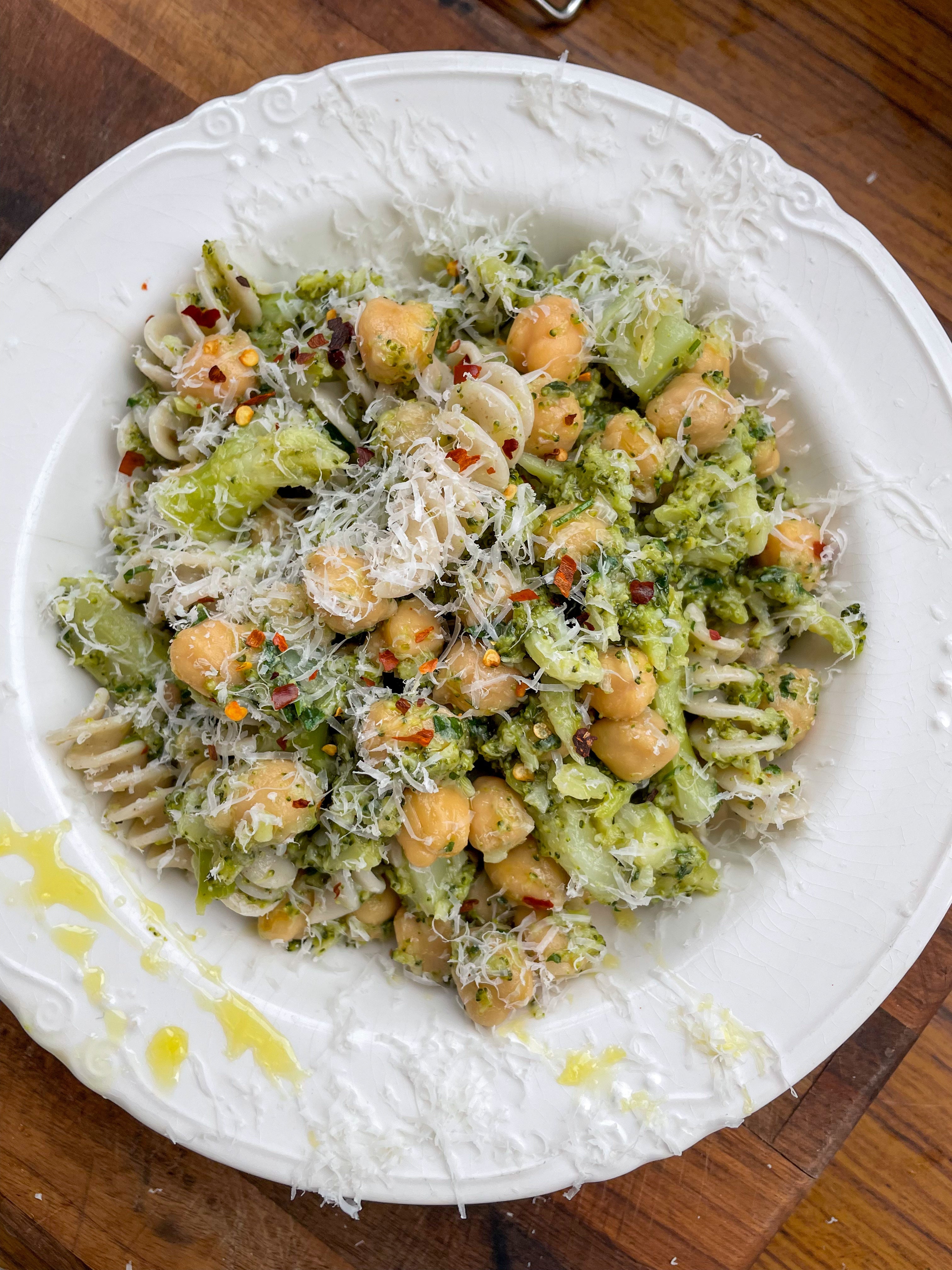 bean-recipe-broccoli-chickpea-pasta-boldbeanco
