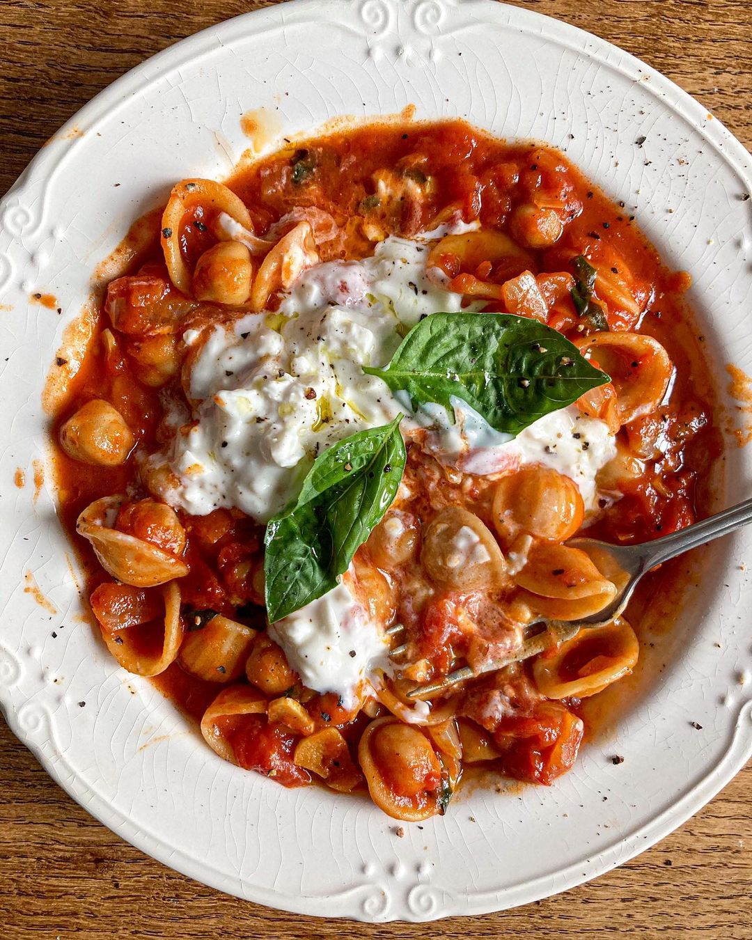  beans_recipe_tomatoey_chickpea_orecchiette_with_stracciatella_rocker_parm_salad_on_the_side_by_Hannah_Wilding_queen_chickpeas_boldbeanco_uk 