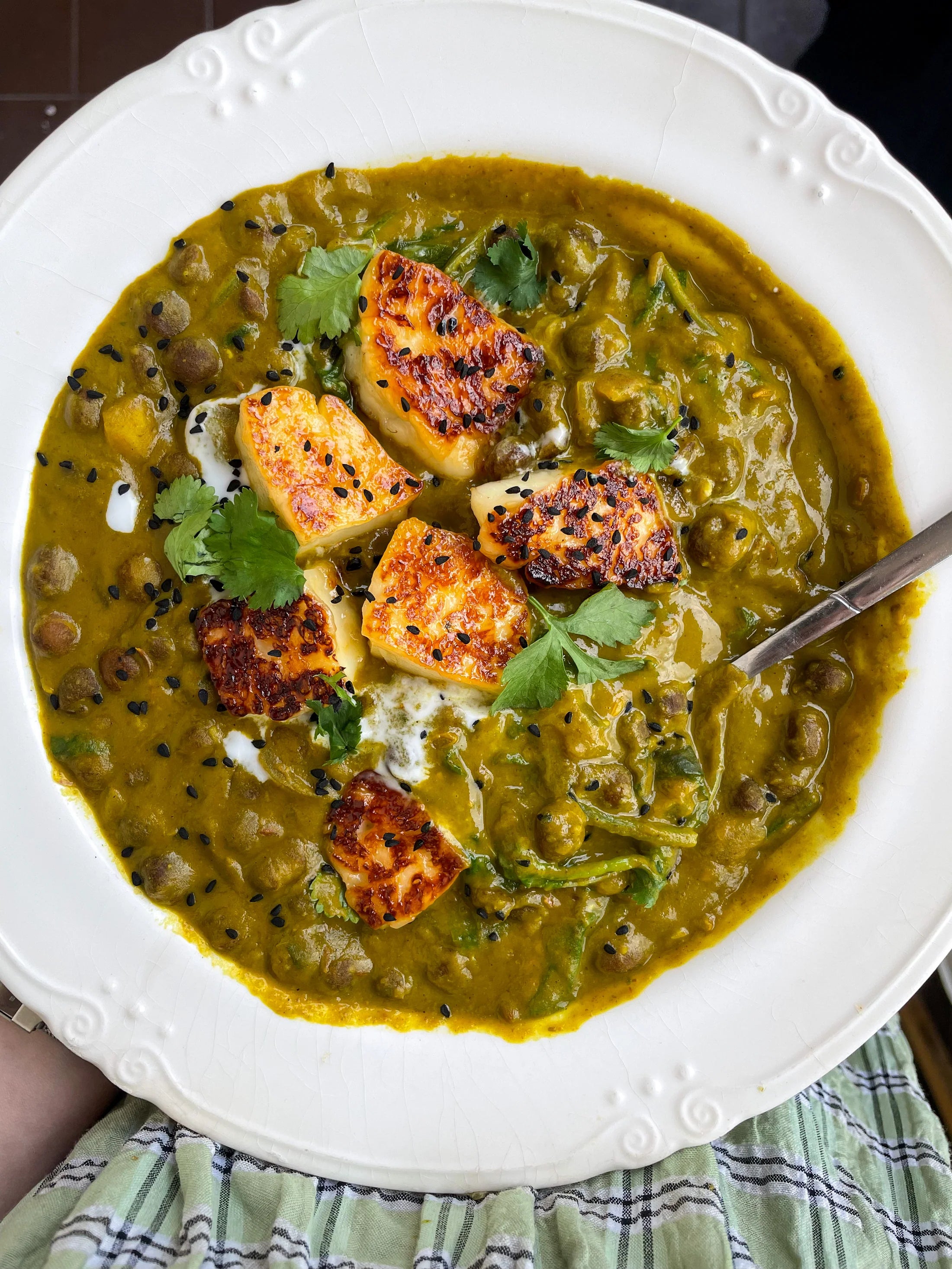 beans_recipe_carlin_pea_saag_with_mango_chutney_halloumi_by_Bold_Bean_Co_queen_carlin_peas_boldbeanco_uk