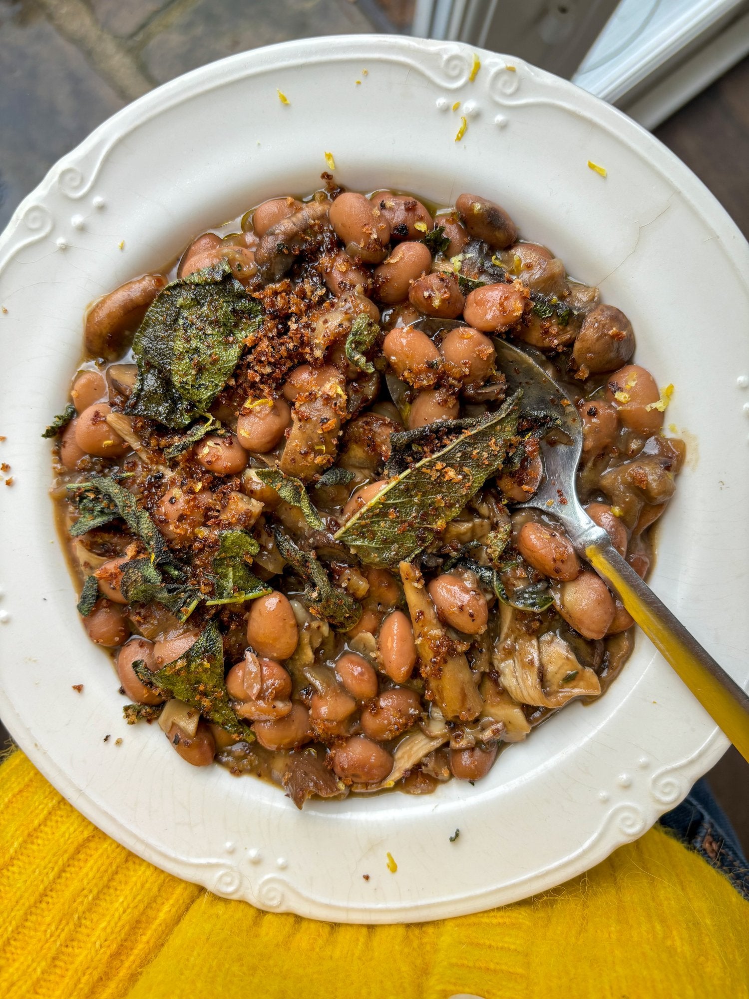 bean-recipe-porcini-mushroom-borlotti-beans-with-crispy-sage-pangratto-boldbeanco