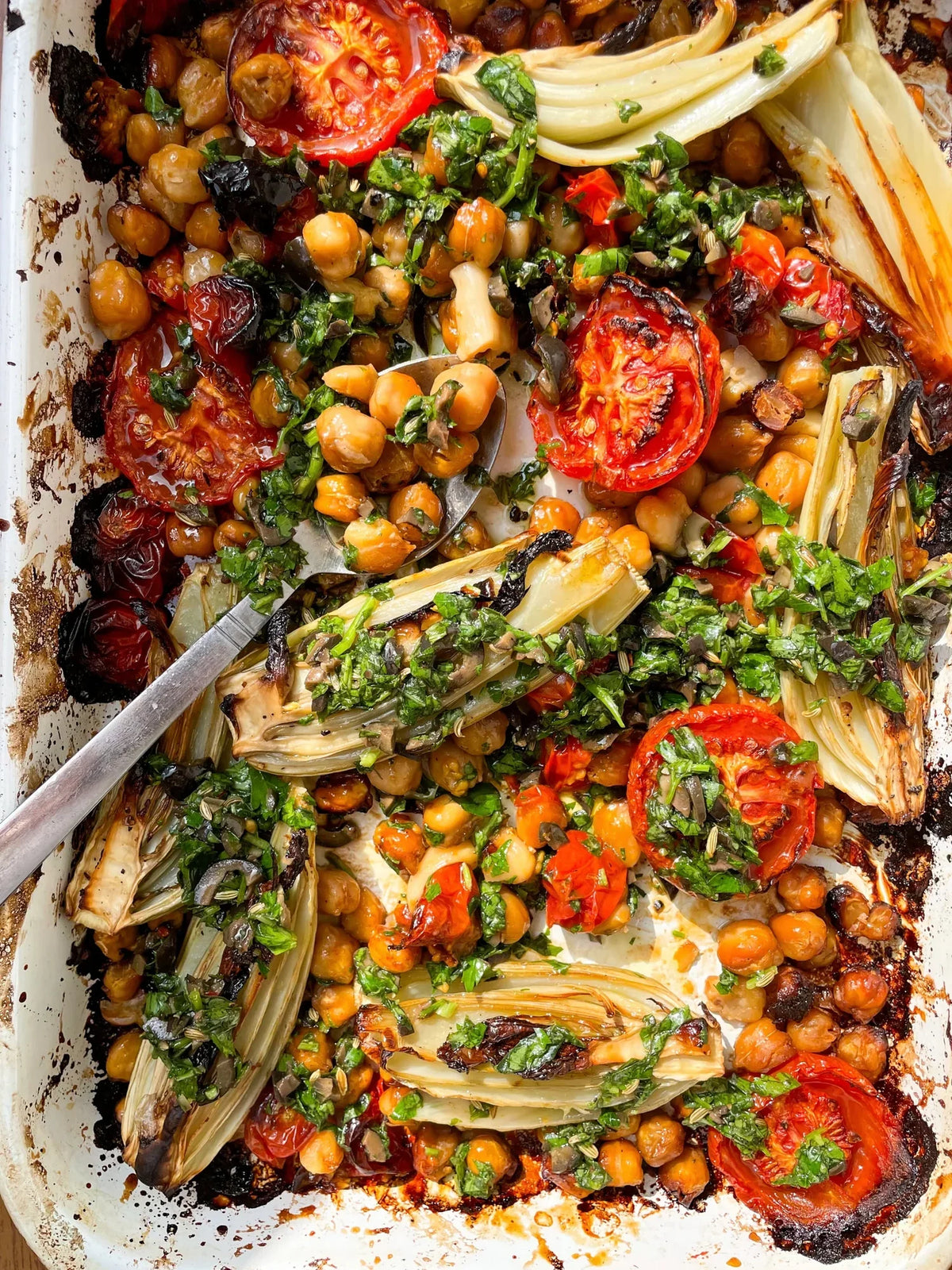  bean_recipe_roast_fennel_tomatoes_with_chickpeas_black_olives_by_Yotam_Ottolenghi_organic_chickpeas_boldbeanco_uk 