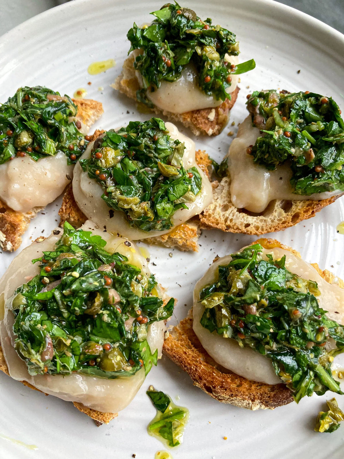  beans_recipe_crostini_blinis_appetiser_white_beans_cannellini_haricot_butter_beans_salsa_verde_festive_food_christmas_uk_boldbeanco_canape_party_food 
