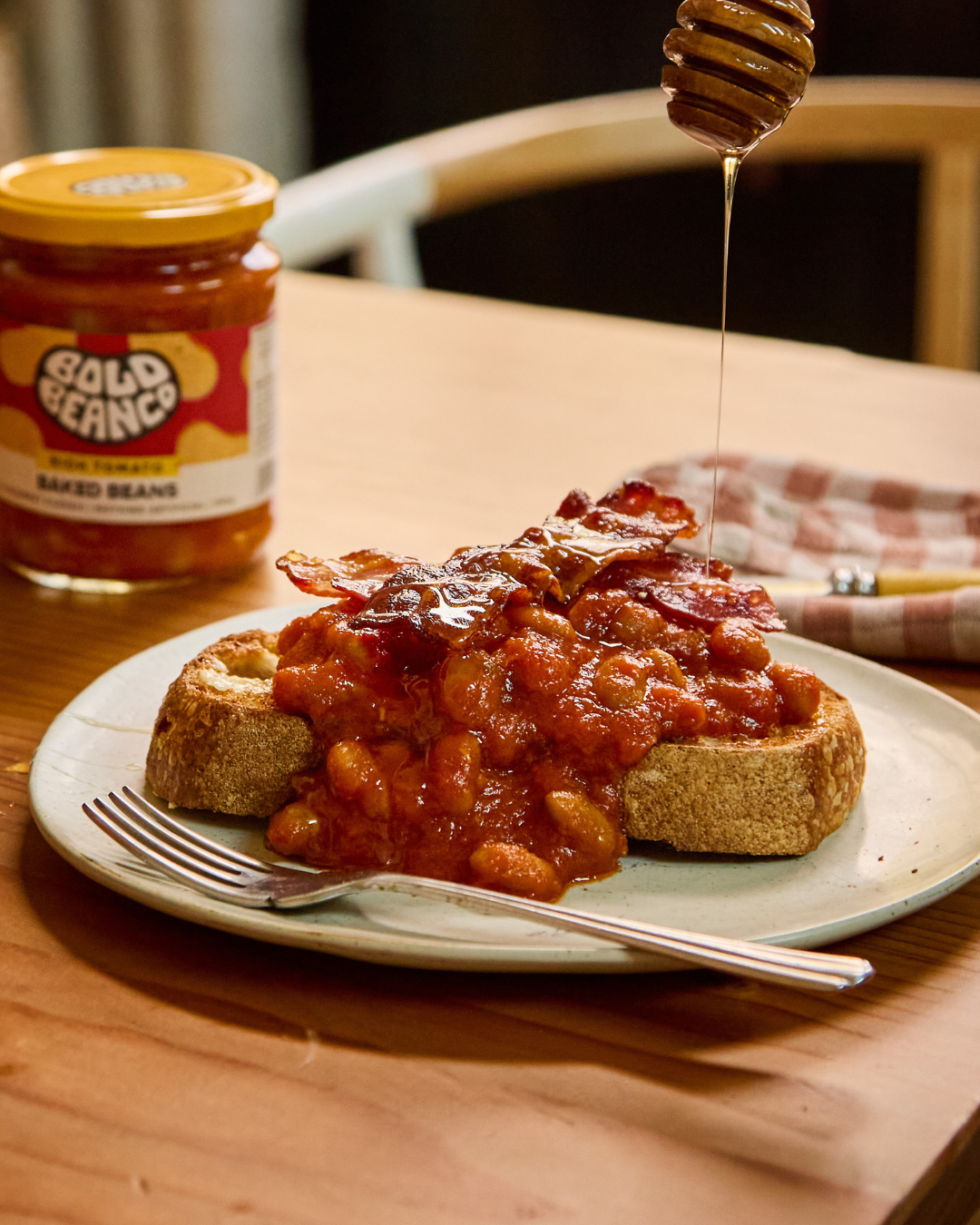 Rich Tomato Baked Beans on Toast with Crispy Bacon