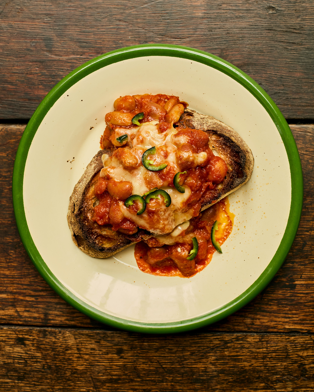 bean-recipe-masala-baked-beans-with-melted-cheddar-green-chillis-boldbeanco