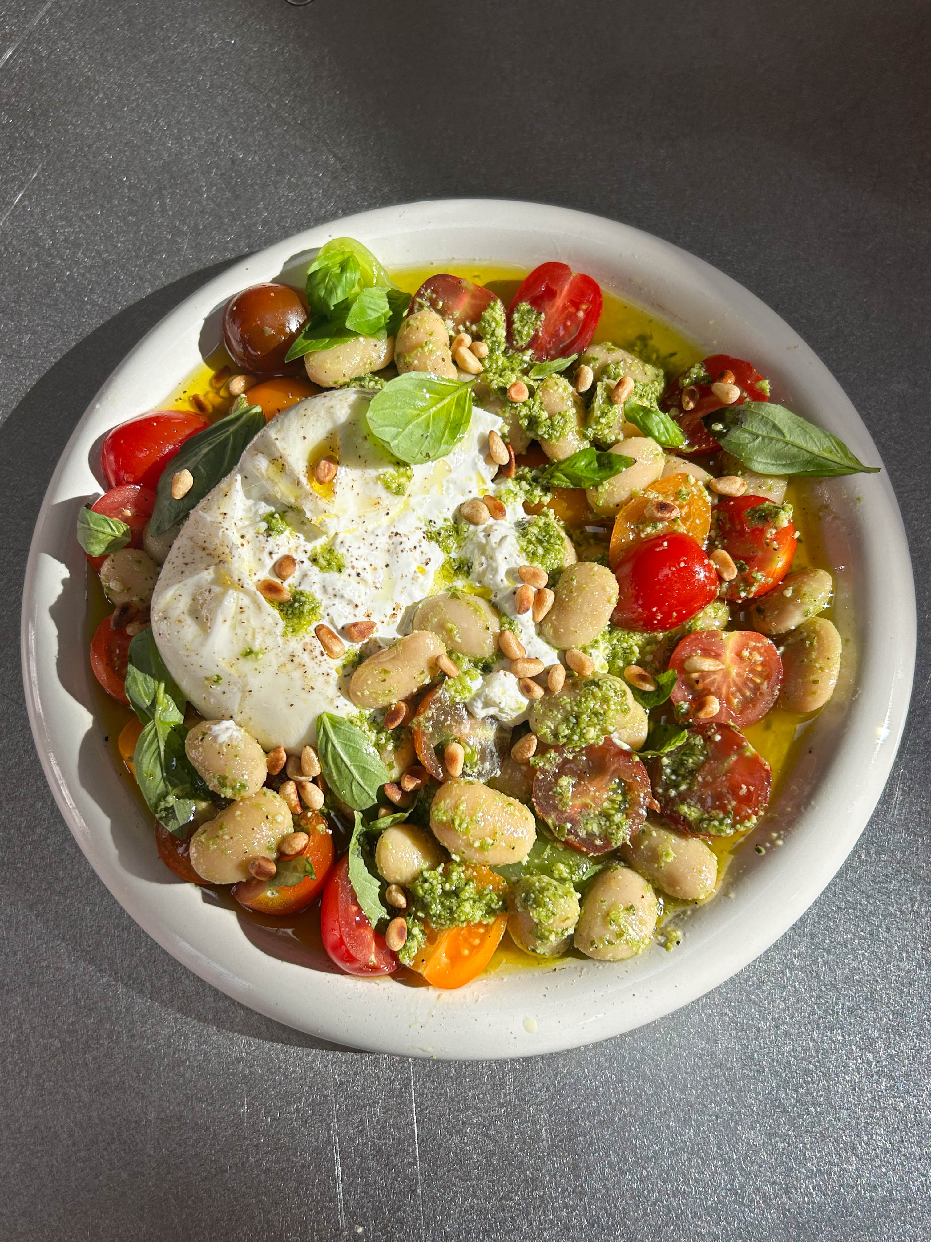 bean-recipe-pesto-butter-bean-fresh-tomato-salad-with-creamy-burrata-boldbeanco