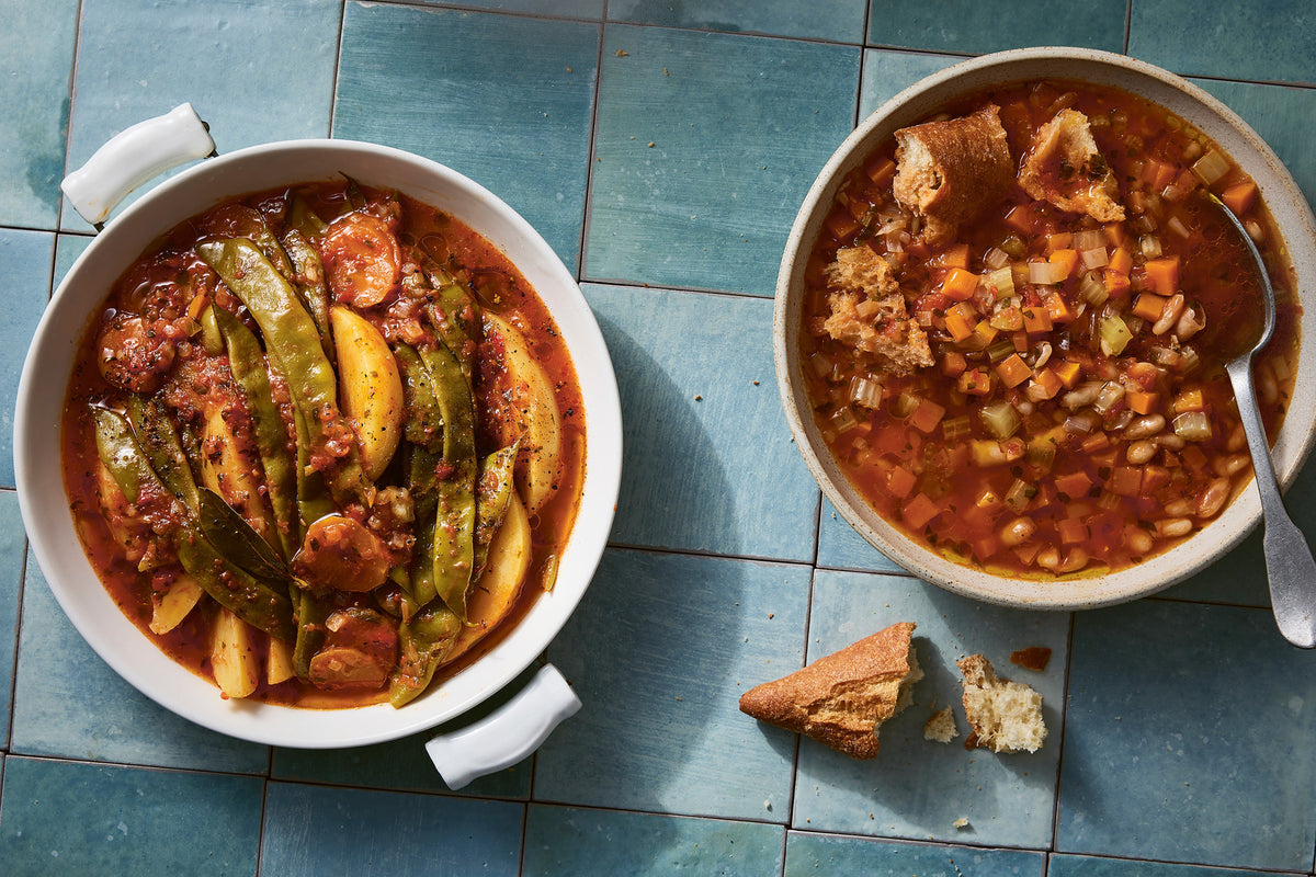  Fasolatha (Greek White Bean Soup) 