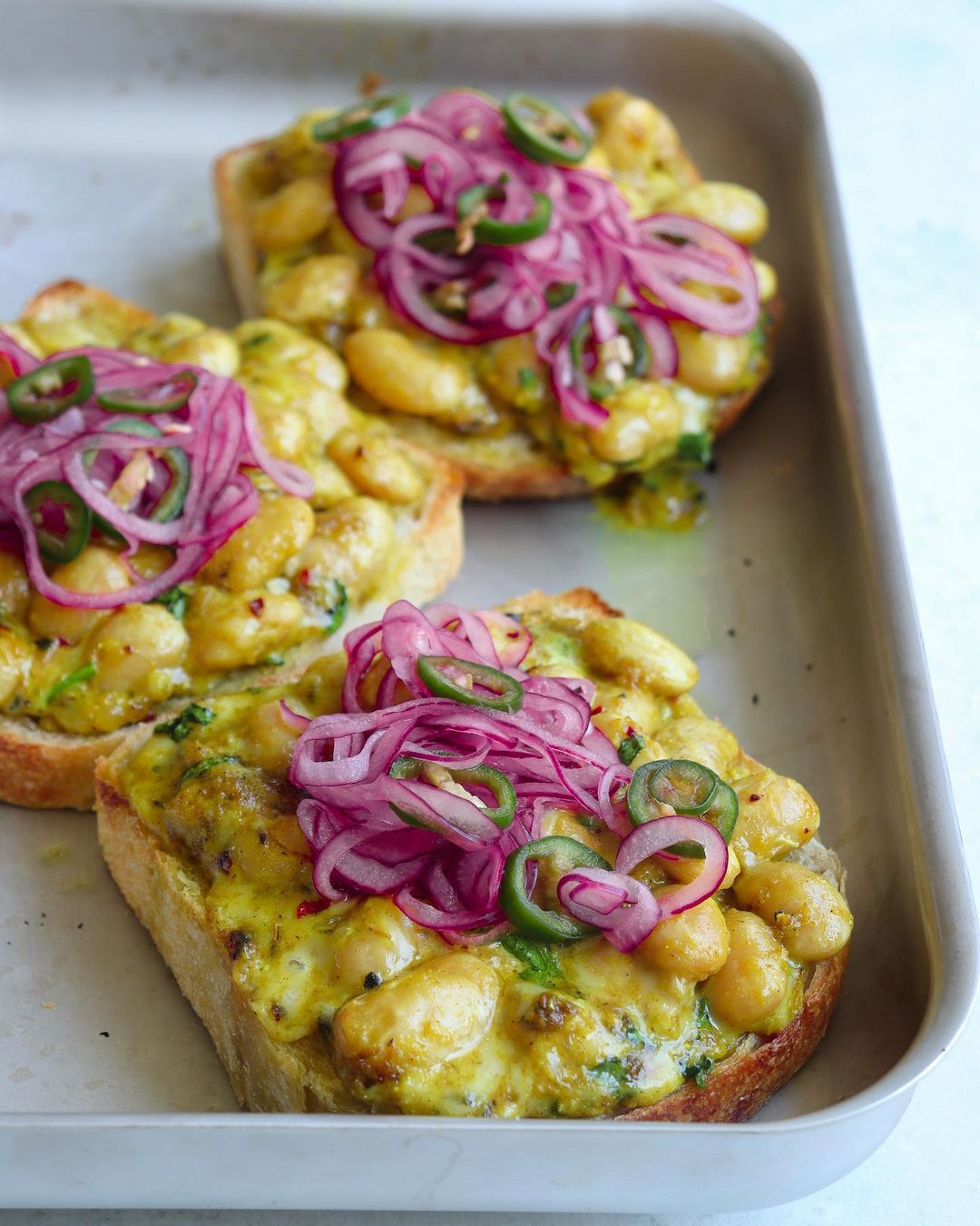 bean-recipe-cheesy-curried-beans-on-toast-boldbeanco